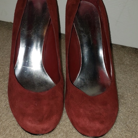 Red Suede platform pumps - Picture 5 of 8